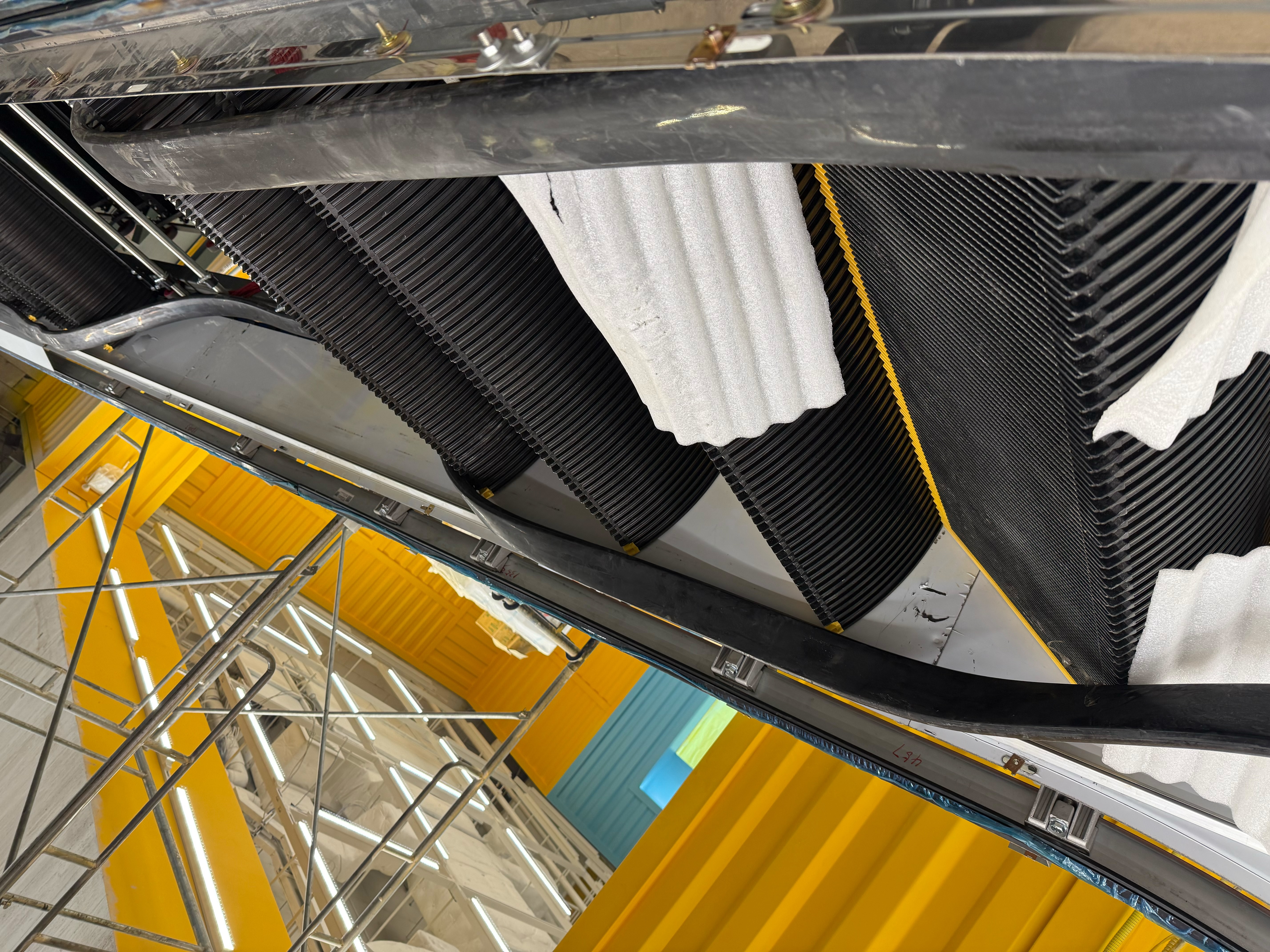 ESCALATOR 9